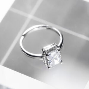 Anillo de plata con brillante